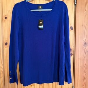Long sleeved lightweight fine gauge sweater